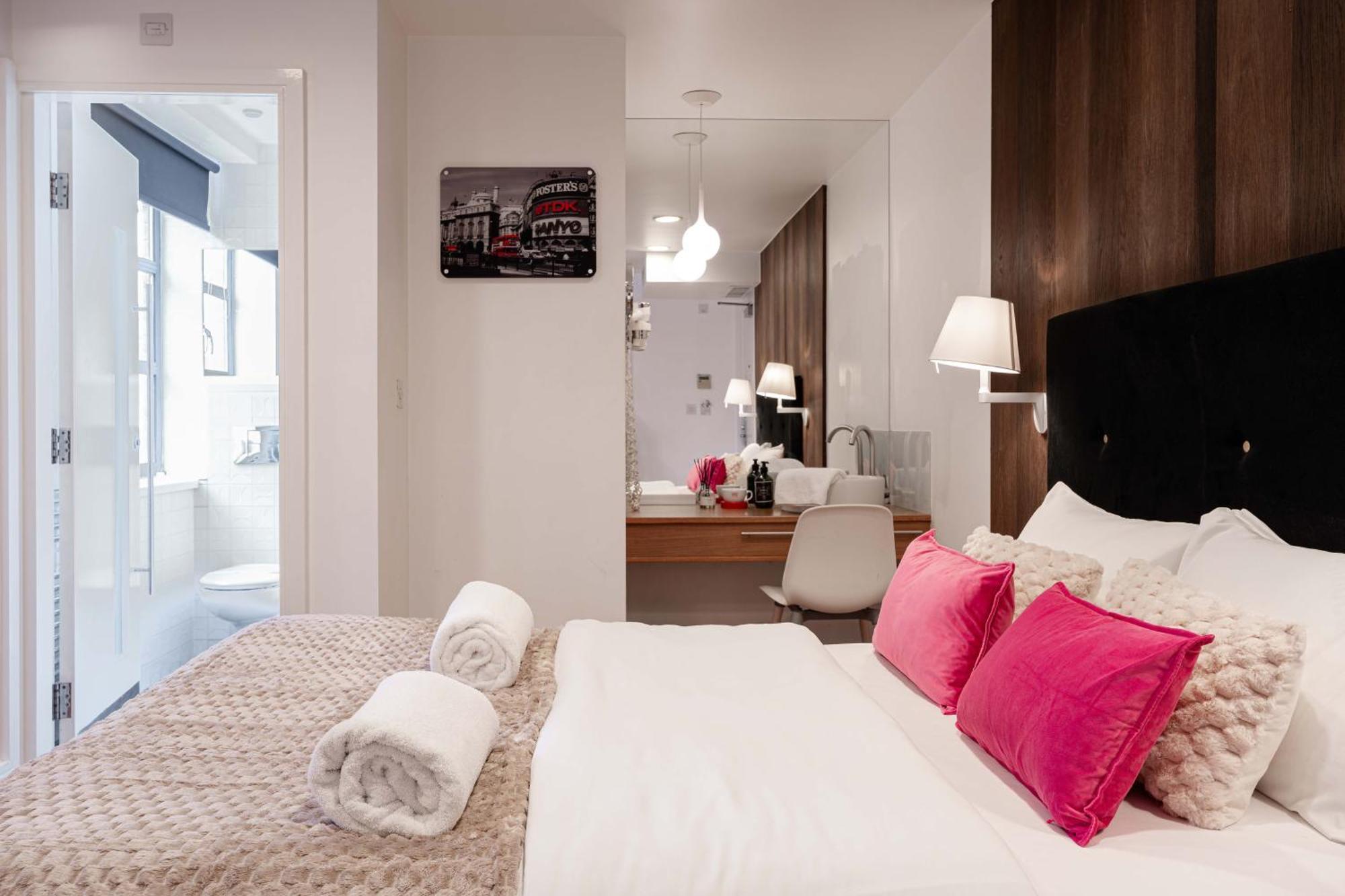 The Whitechapel Hotel London Bagian luar foto