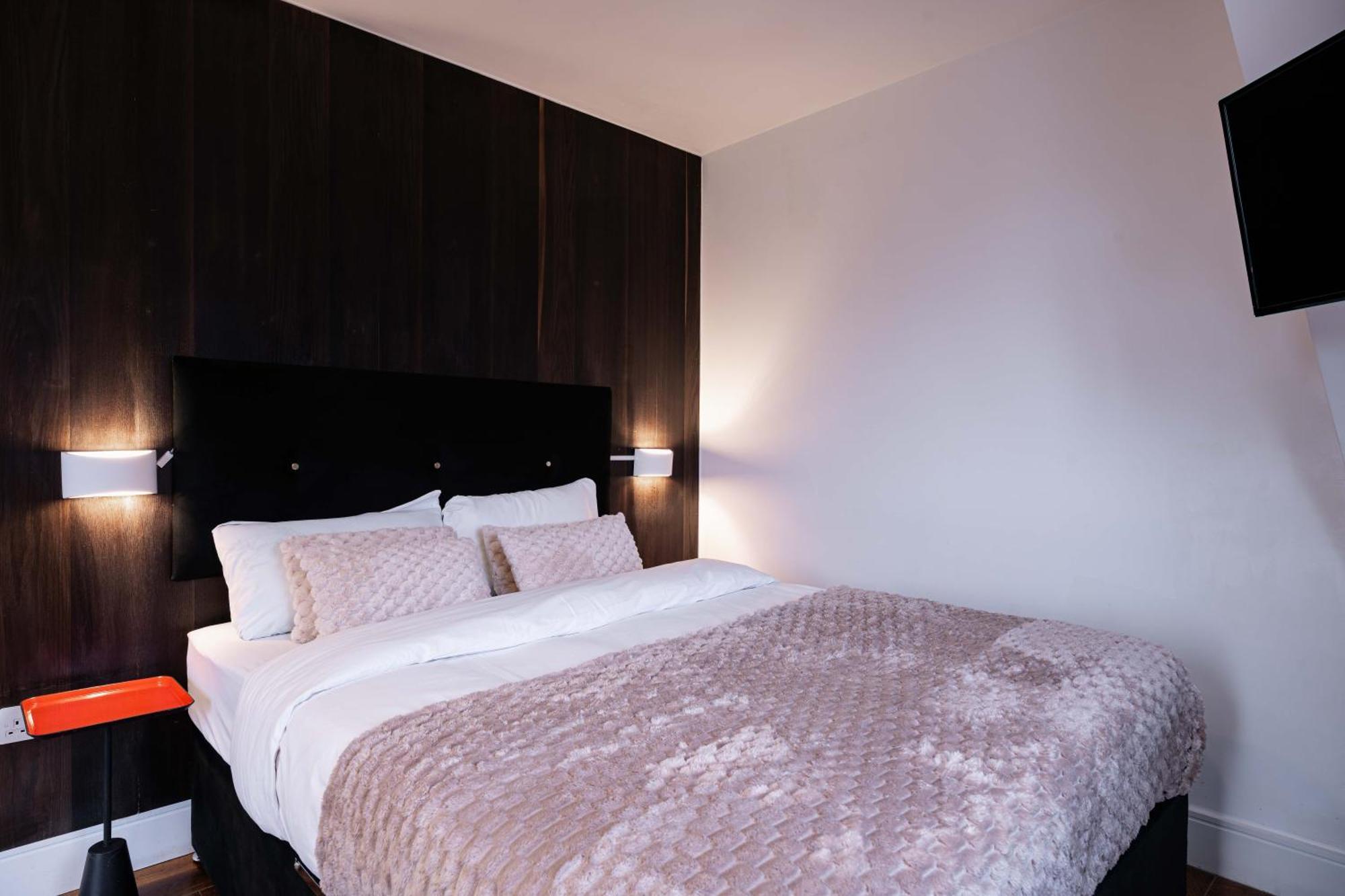 The Whitechapel Hotel London Bagian luar foto