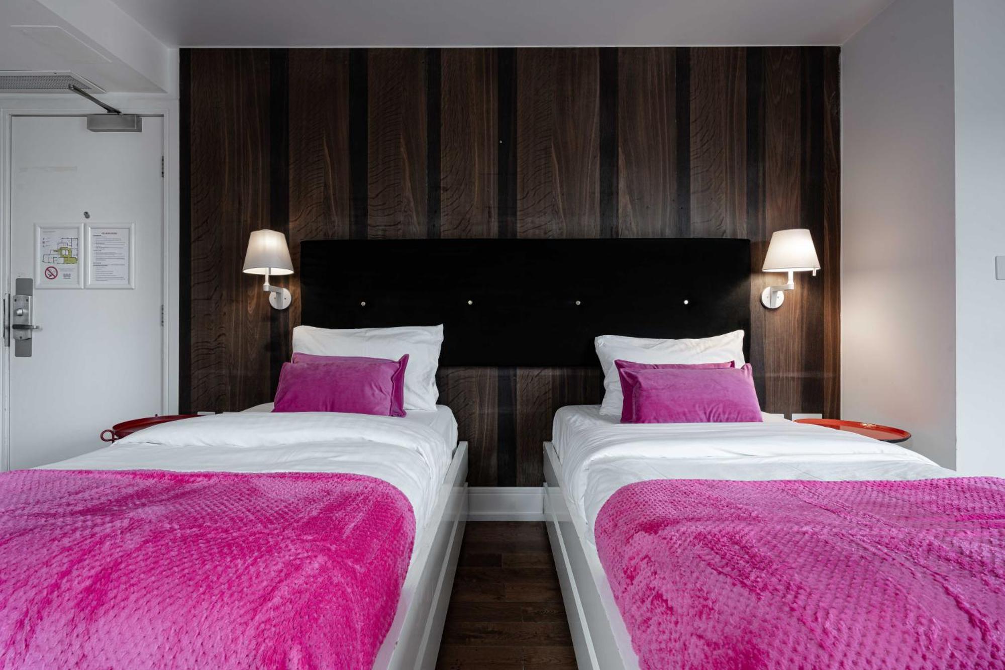 The Whitechapel Hotel London Bagian luar foto