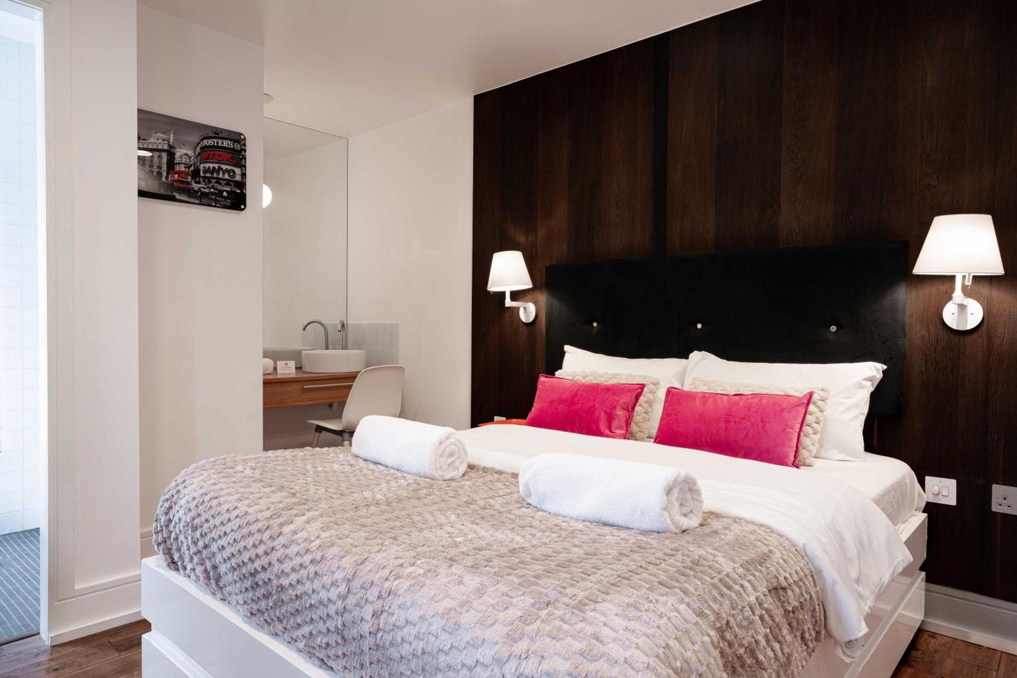 The Whitechapel Hotel London Bagian luar foto