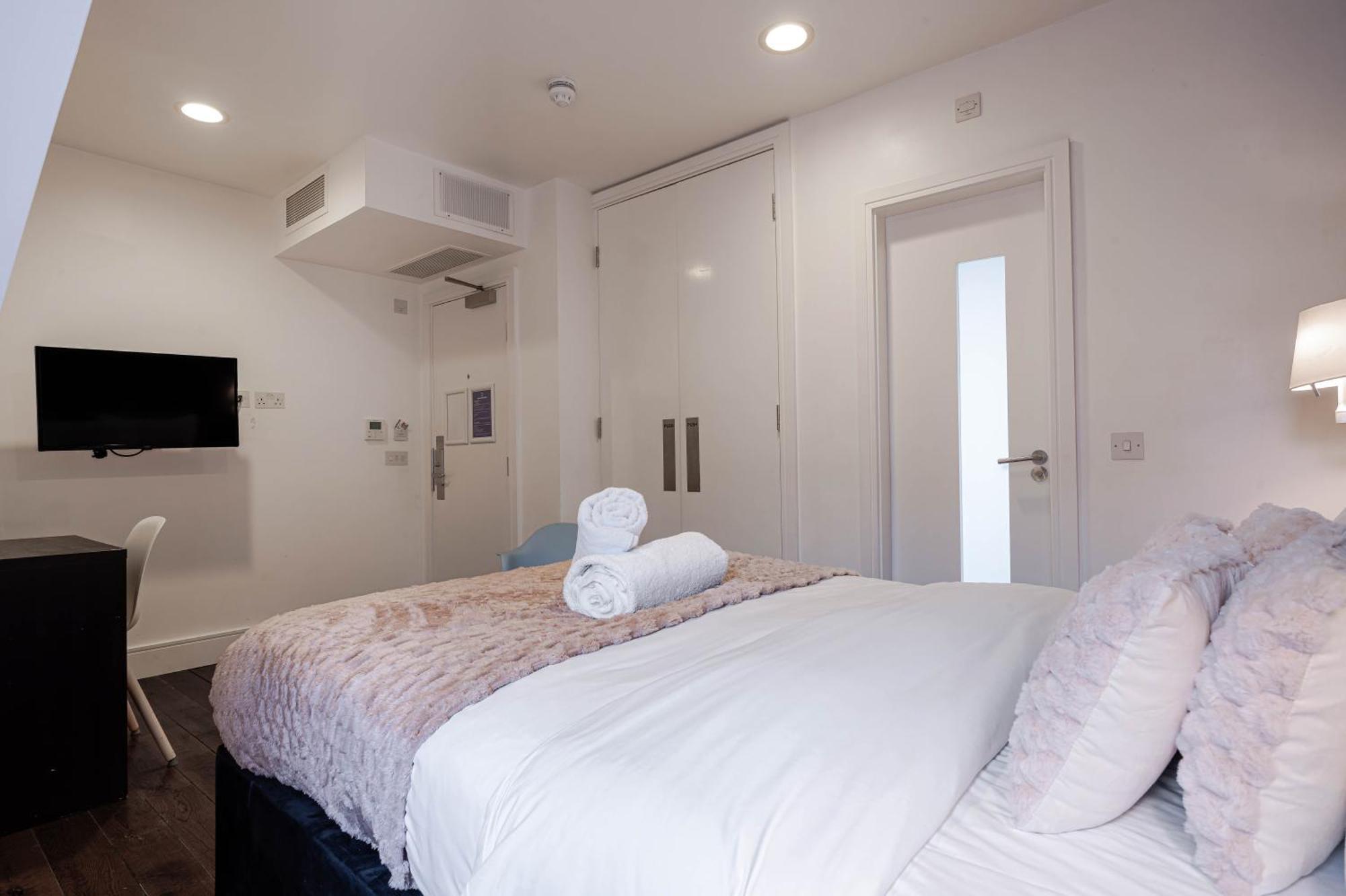 The Whitechapel Hotel London Bagian luar foto