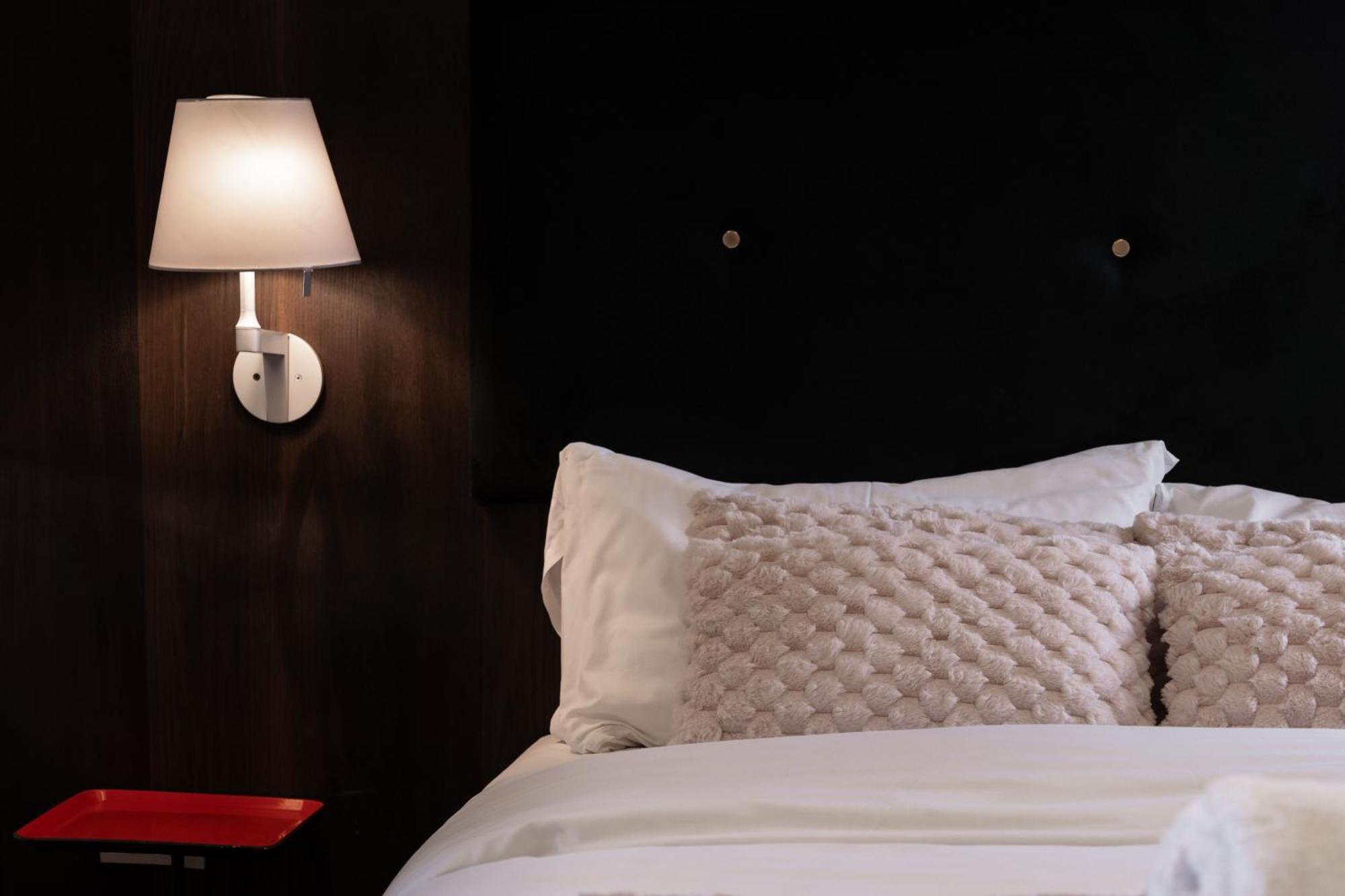 The Whitechapel Hotel London Bagian luar foto