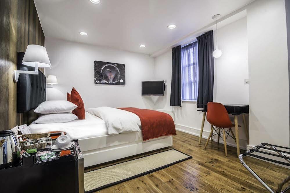 The Whitechapel Hotel London Bagian luar foto