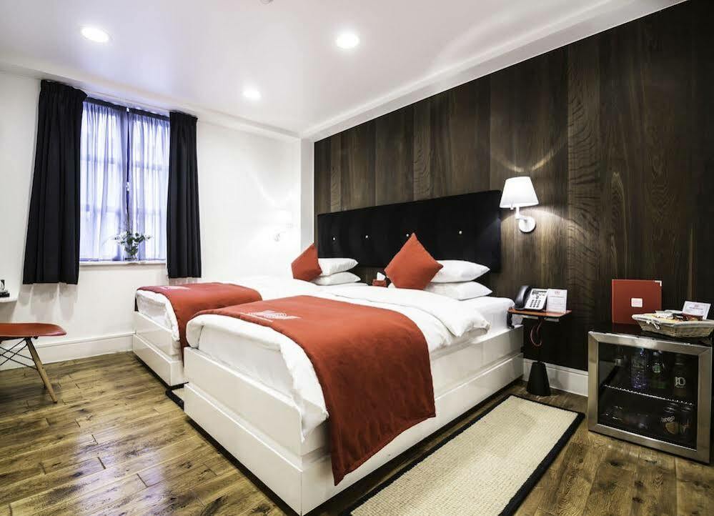The Whitechapel Hotel London Bagian luar foto